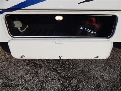 2022 Thor Chateau 31E  Bunkhouse - Photo 14 - Angola, IN 46703