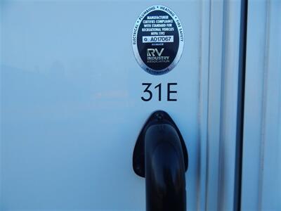 2022 Thor Chateau 31E  Bunkhouse - Photo 28 - Angola, IN 46703