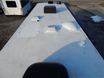 2022 Thor Chateau 31E  Bunkhouse - Photo 33 - Angola, IN 46703