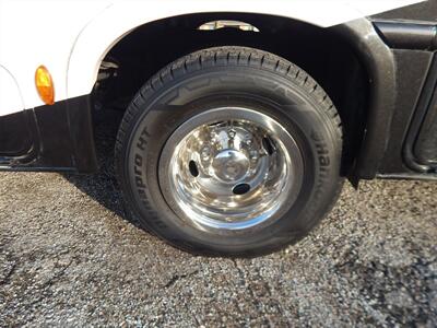 2022 Thor Chateau 31E  Bunkhouse - Photo 12 - Angola, IN 46703