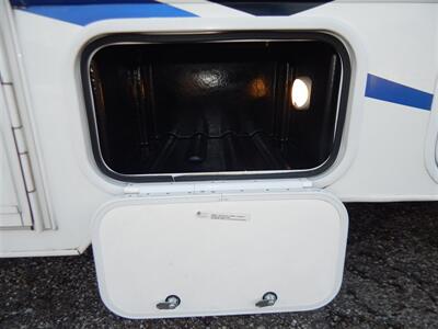 2022 Thor Chateau 31E  Bunkhouse - Photo 27 - Angola, IN 46703