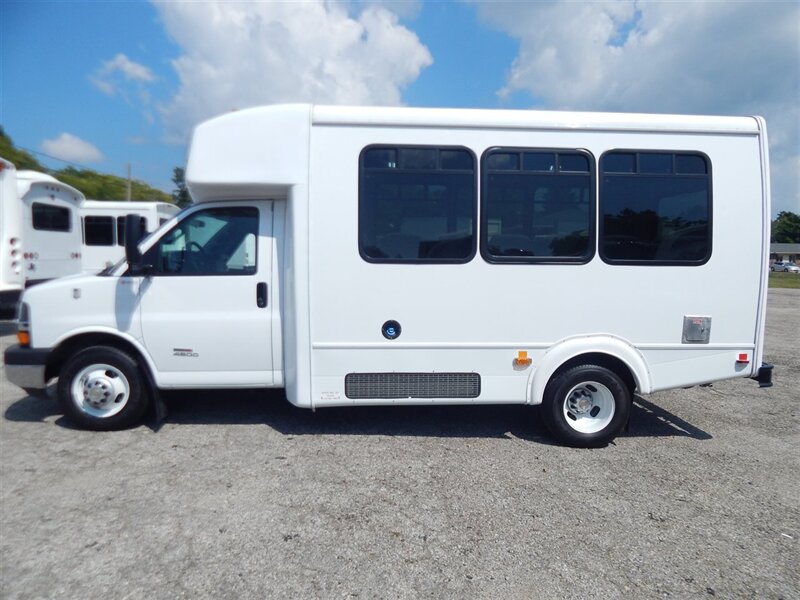 2016 CHEVROLET Express G4500  15 Passenger