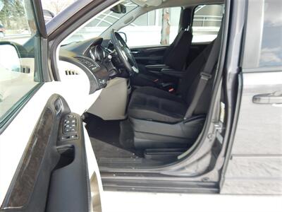 2017 Dodge Grand Caravan SE  Stow 'N' Go - Photo 15 - Angola, IN 46703