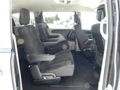 2017 Dodge Grand Caravan SE  Stow 'N' Go - Photo 19 - Angola, IN 46703
