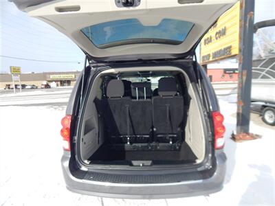 2017 Dodge Grand Caravan SE  Stow 'N' Go - Photo 17 - Angola, IN 46703