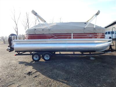 2019 Tracker Party Barge Deluxe 22DLX XP3   - Photo 3 - Angola, IN 46703