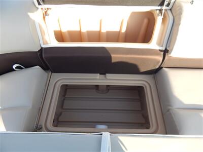 2019 Tracker Party Barge Deluxe 22DLX XP3   - Photo 19 - Angola, IN 46703