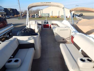 2019 Tracker Party Barge Deluxe 22DLX XP3   - Photo 4 - Angola, IN 46703