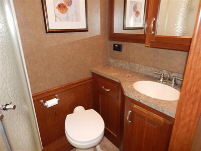 2016 Forest River Berkshire 34 QS  Cummins 340hp - Photo 38 - Angola, IN 46703