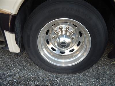 2016 Forest River Berkshire 34 QS  Cummins 340hp - Photo 12 - Angola, IN 46703