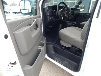 2017 Chevrolet Express LT 3500  15 Passenger - Photo 17 - Angola, IN 46703
