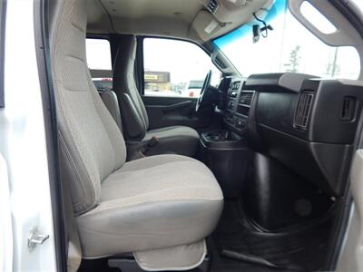 2017 Chevrolet Express LT 3500  15 Passenger - Photo 10 - Angola, IN 46703