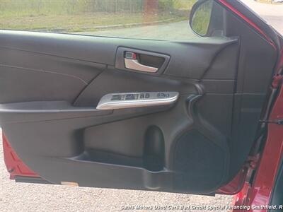 2013 Toyota Camry XLE   - Photo 9 - Smithfield, NC 27577