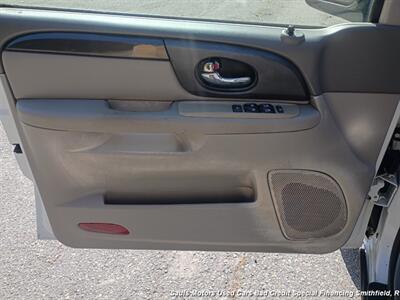 2004 GMC Envoy SLE   - Photo 9 - Smithfield, NC 27577