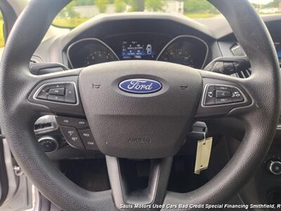 2016 Ford Focus SE   - Photo 10 - Smithfield, NC 27577