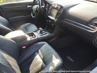 2013 Chrysler 300 Series S   - Photo 17 - Smithfield, NC 27577