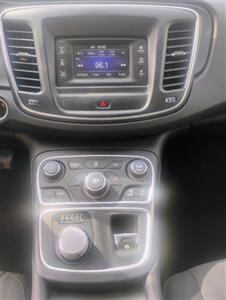 2015 Chrysler 200 Limited   - Photo 11 - Smithfield, NC 27577