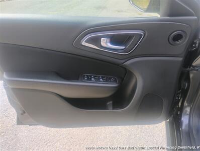 2015 Chrysler 200 Limited   - Photo 9 - Smithfield, NC 27577