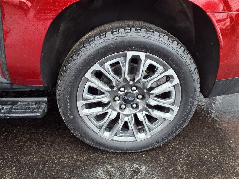 2023 GMC Yukon Denali Ultimate - Photo 5 - Carmichaels, PA 15320