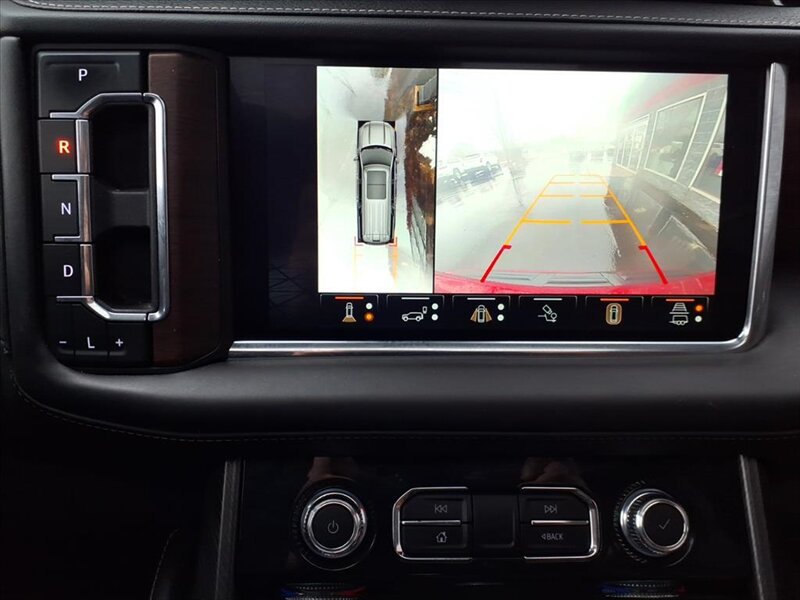 2023 GMC Yukon Denali Ultimate - Photo 14 - Carmichaels, PA 15320