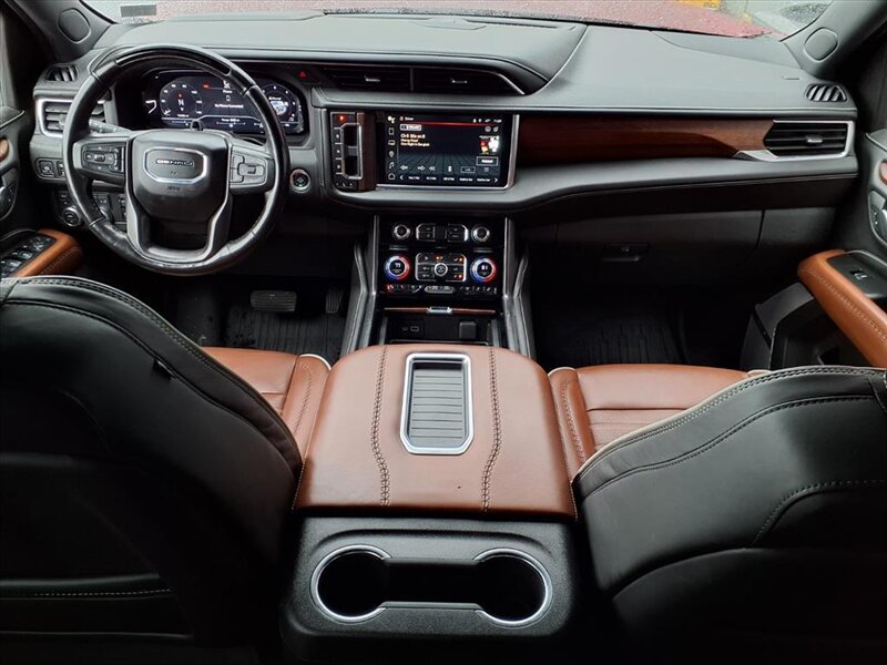 2023 GMC Yukon Denali Ultimate - Photo 10 - Carmichaels, PA 15320