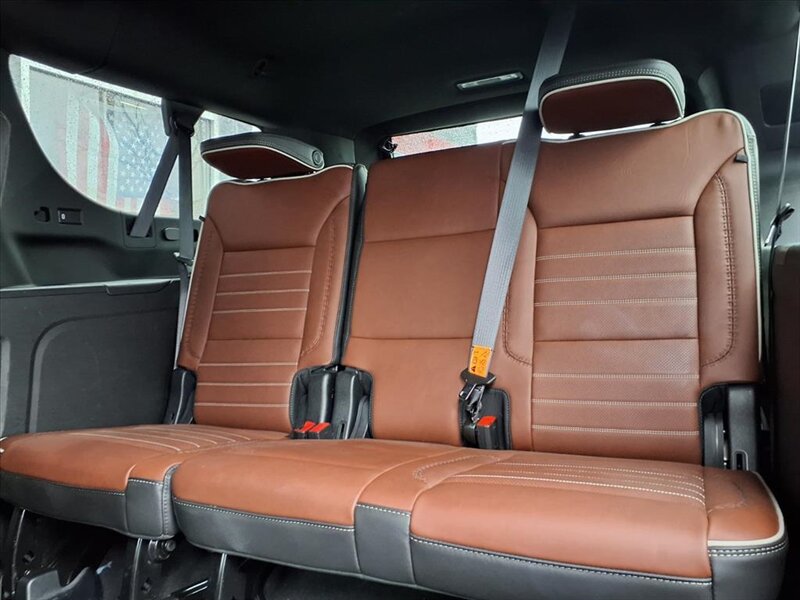 2023 GMC Yukon Denali Ultimate - Photo 8 - Carmichaels, PA 15320