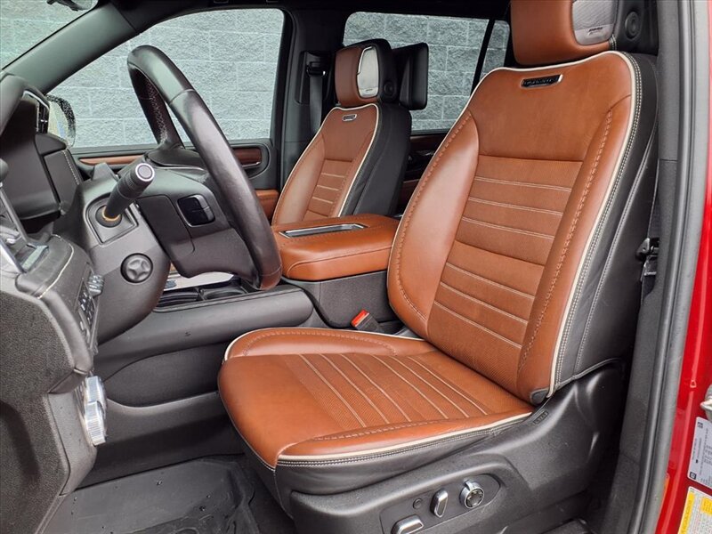 2023 GMC Yukon Denali Ultimate - Photo 6 - Carmichaels, PA 15320