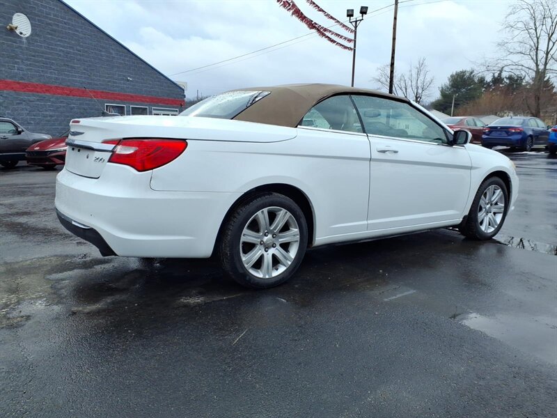 2012 Chrysler 200 Touring - Photo 4 - Carmichaels, PA 15320