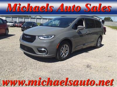 2022 Chrysler Pacifica Touring L   - Photo 1 - Carmichaels, PA 15320