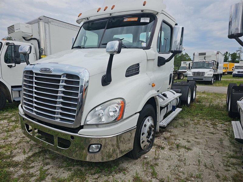 2012 Freightliner Cascadia   - Photo 1 - Carmichaels, PA 15320