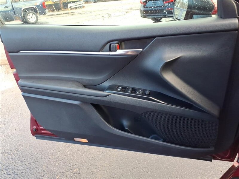 2018 Toyota Camry LE - Photo 10 - Carmichaels, PA 15320