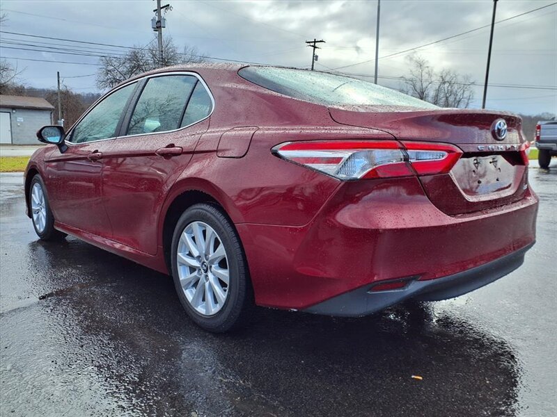 2018 Toyota Camry LE - Photo 4 - Carmichaels, PA 15320