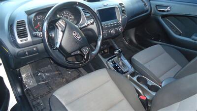 2017 Kia Forte S   - Photo 11 - Van Nuys, CA 91405