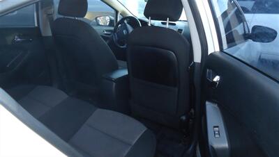 2017 Kia Forte S   - Photo 7 - Van Nuys, CA 91405