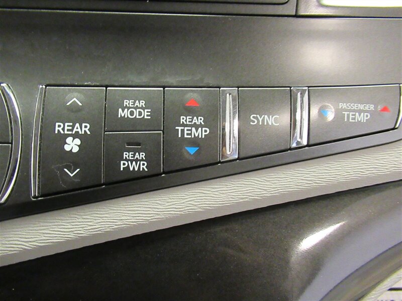 2014 Toyota Sienna LE 7-Passenger photo