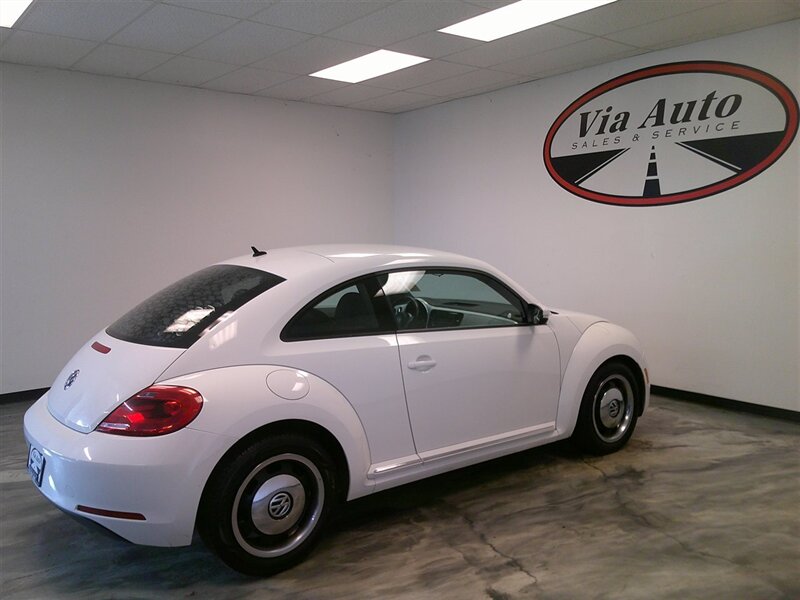 2012 Volkswagen Beetle-Classic 2.5L PZEV - Photo 5 - Spencerport, NY 14559