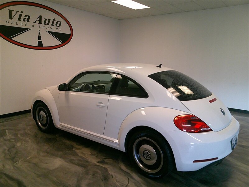 2012 Volkswagen Beetle-Classic 2.5L PZEV - Photo 9 - Spencerport, NY 14559