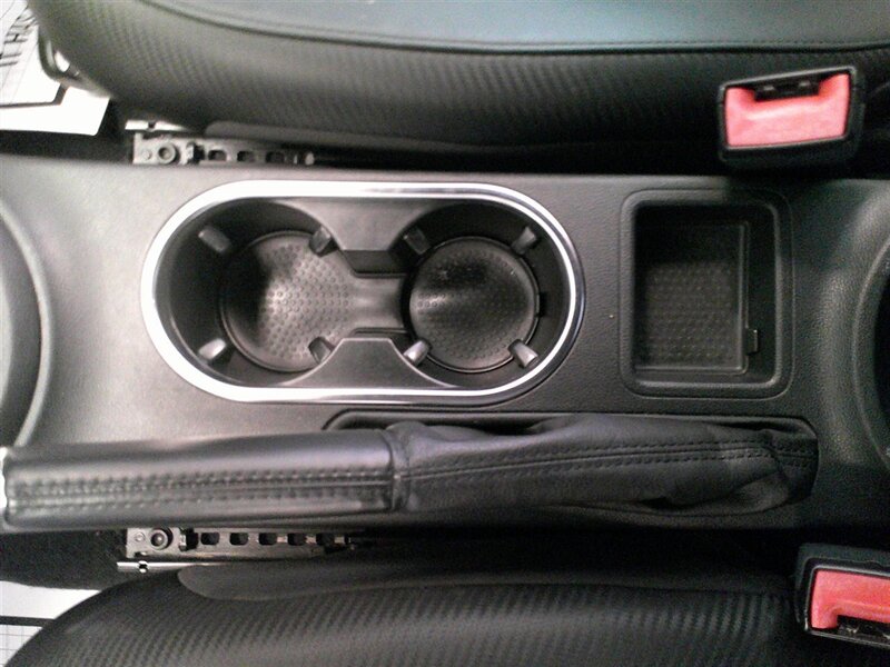 2012 Volkswagen Beetle-Classic 2.5L PZEV - Photo 16 - Spencerport, NY 14559