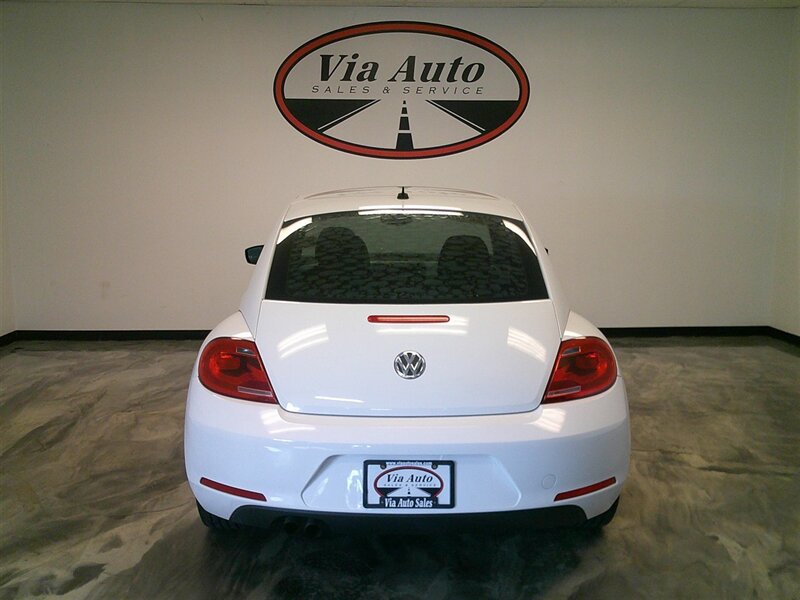 2012 Volkswagen Beetle-Classic 2.5L PZEV - Photo 7 - Spencerport, NY 14559