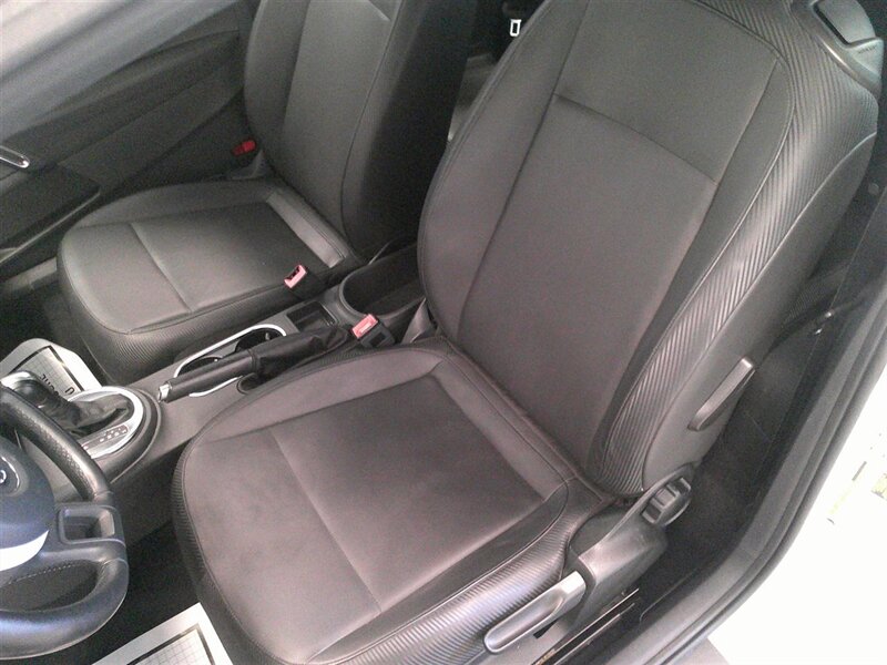 2012 Volkswagen Beetle-Classic 2.5L PZEV - Photo 18 - Spencerport, NY 14559