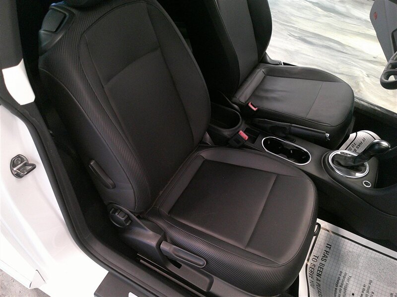 2012 Volkswagen Beetle-Classic 2.5L PZEV - Photo 20 - Spencerport, NY 14559