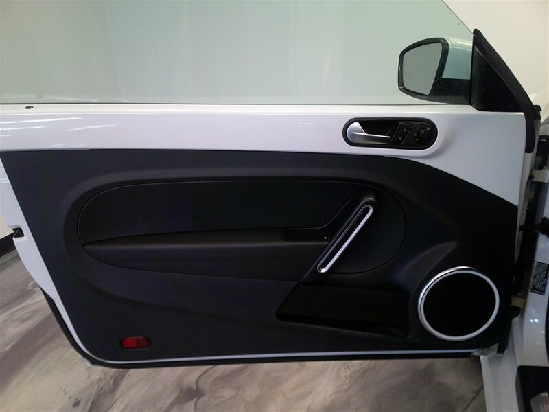 2012 Volkswagen Beetle-Classic 2.5L PZEV - Photo 24 - Spencerport, NY 14559