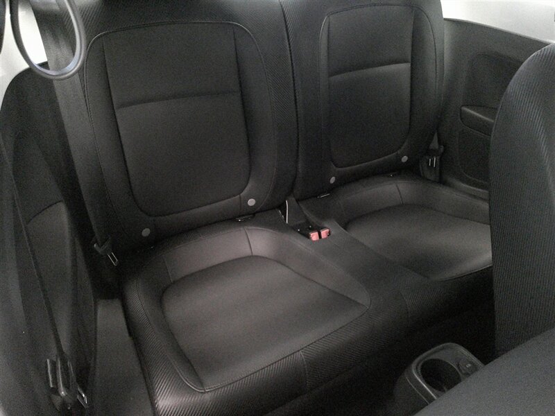 2012 Volkswagen Beetle-Classic 2.5L PZEV - Photo 23 - Spencerport, NY 14559