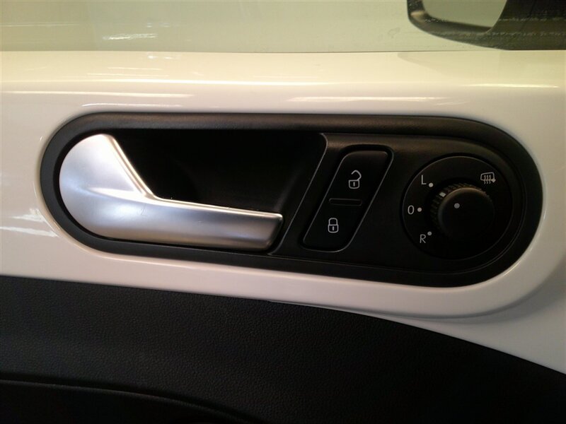 2012 Volkswagen Beetle-Classic 2.5L PZEV - Photo 26 - Spencerport, NY 14559