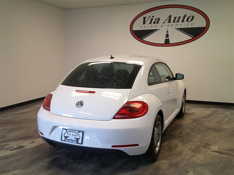 2012 Volkswagen Beetle-Classic 2.5L PZEV - Photo 6 - Spencerport, NY 14559