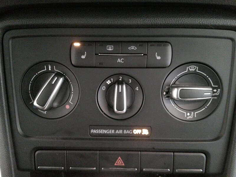 2012 Volkswagen Beetle-Classic 2.5L PZEV - Photo 14 - Spencerport, NY 14559