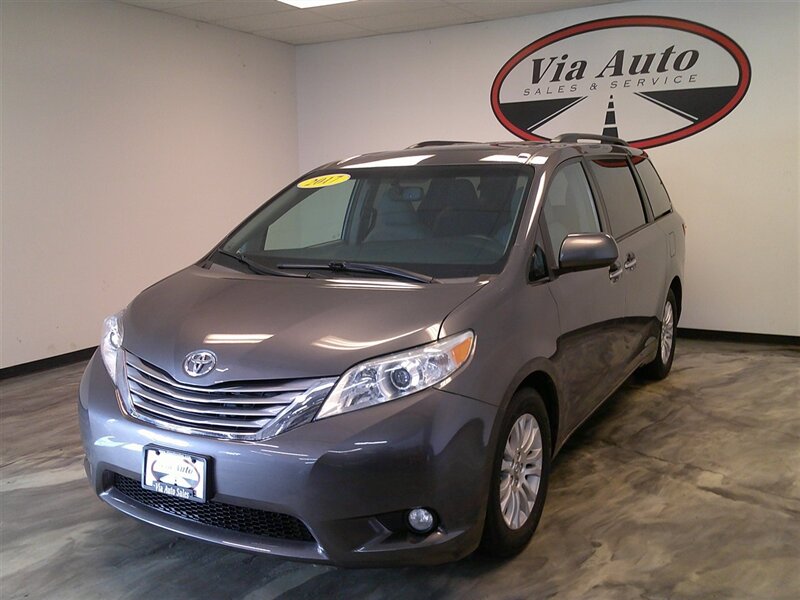 2017 Toyota Sienna XLE 7-Passenger Auto  