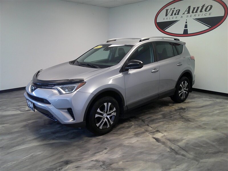 2017 Toyota RAV4 LE - Photo 6 - Spencerport, NY 14559