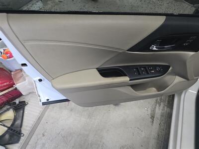 2015 Honda Accord EX-L - Photo 10 - Columbia, SC 29210