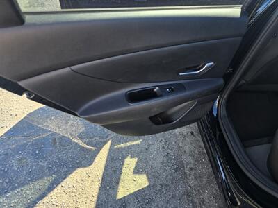 2022 Hyundai ELANTRA SEL - Photo 11 - Columbia, SC 29210